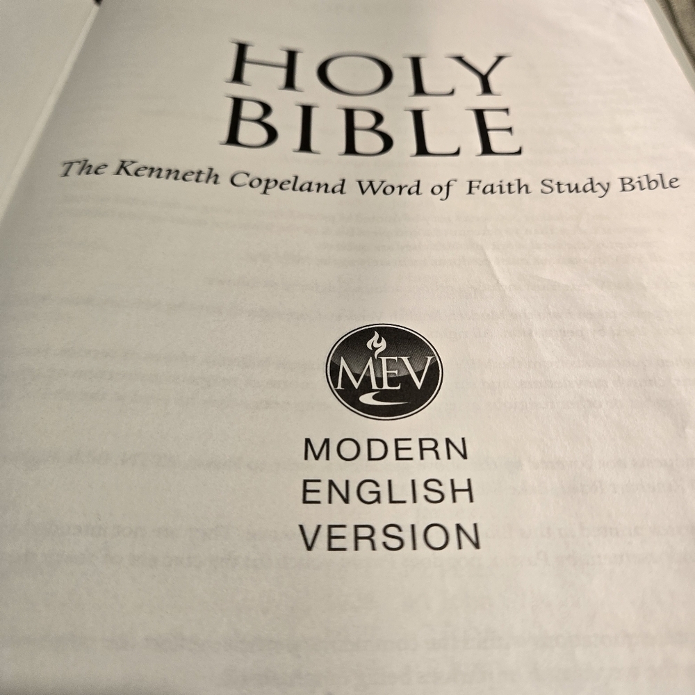 The Kenneth Copeland Word Of Faith Study Bible Modern English Version Leather - Picture 5 of 10